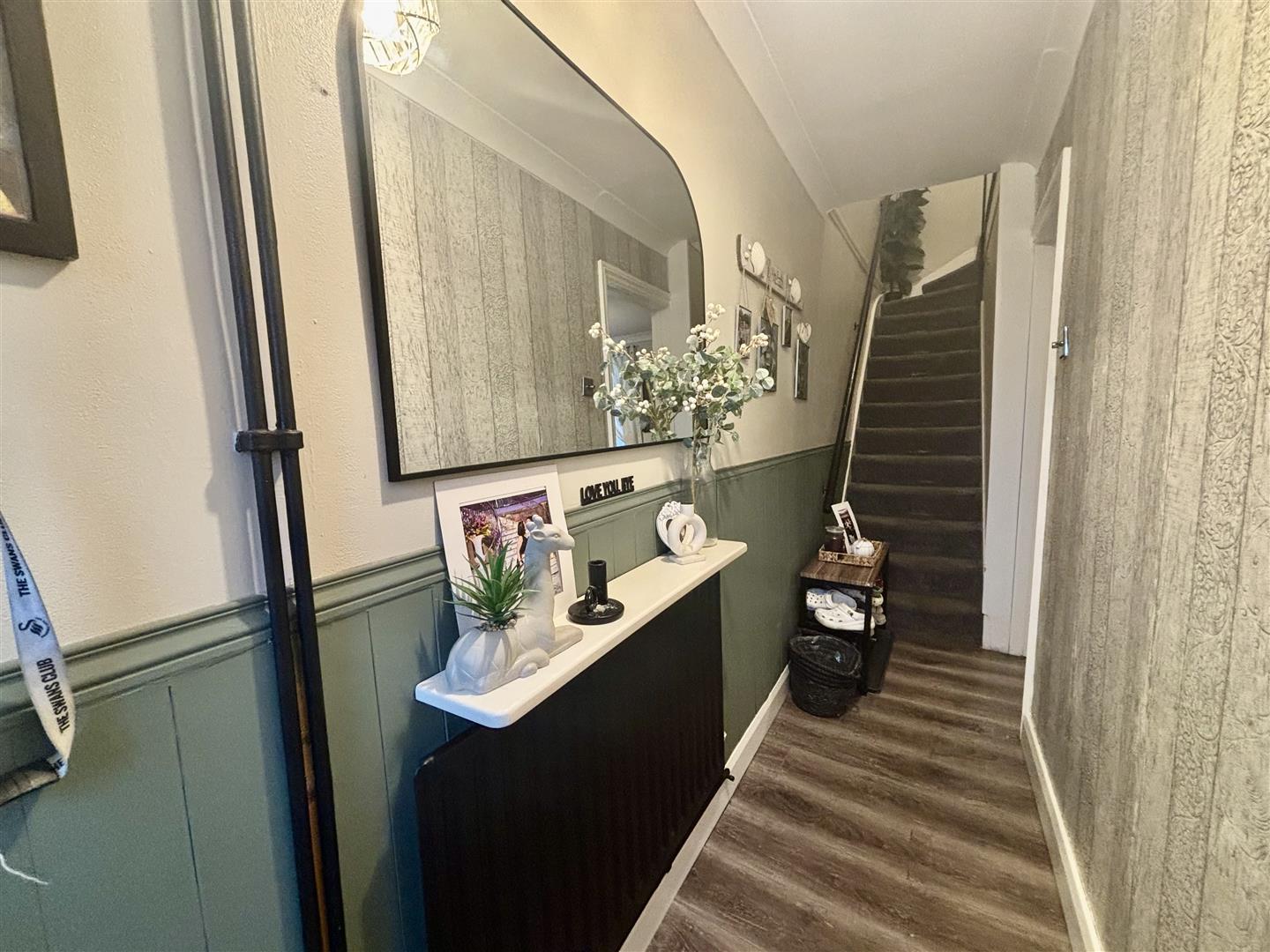 Brynamlwg Road, Fforestfach, Swansea, SA5 8HZ